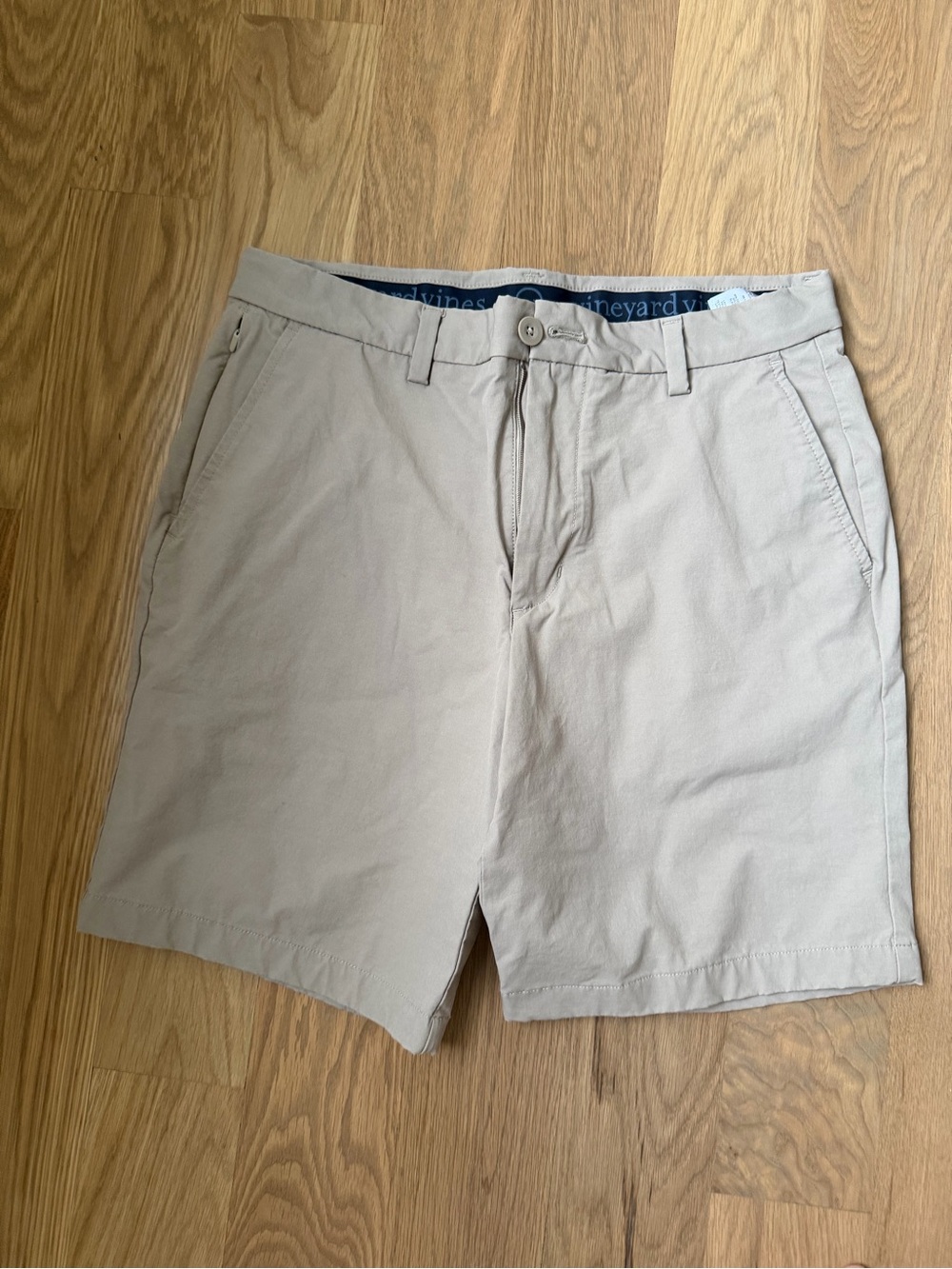 Vineyard Vines Men’s Flat Front Shorts in Light Khaki